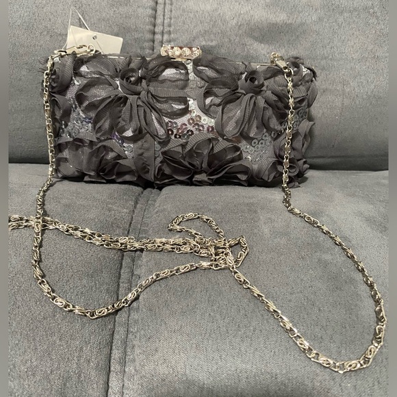 Versona Gray/Silver Floral Sequin Clutch Bag Removable Straps NWT - Picture 4 of 11